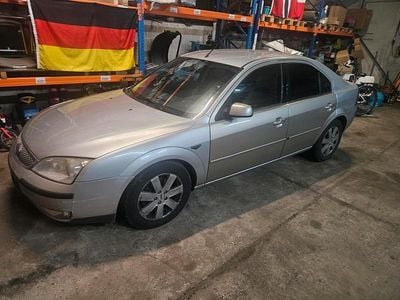 Gebraucht Ford Mondeo 115 PS (84 kW) 2001 Limousine