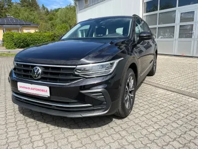 Gebraucht VW Tiguan Life 150 PS (110 kW) 2021 Schwarz SUV