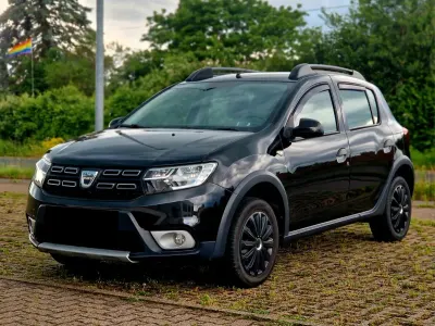 Gebraucht Dacia Sandero Stepway 90 PS (66 kW) 2017 Schwarz Limousine