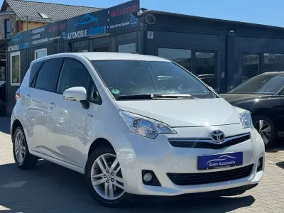 Gebraucht Toyota Verso-S Club 110 PS (80 kW) 2012 Weiß Van / Kleinbus