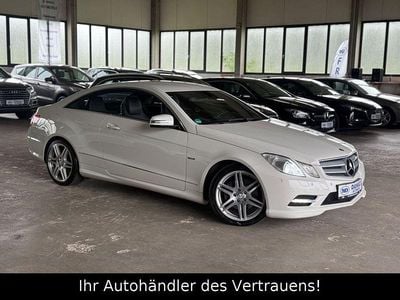 Gebraucht Mercedes E220 AMG line 170 PS (125 kW) 2011 Weiß Coupé