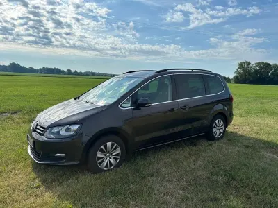 Gebraucht VW Sharan Comfortline 150 PS (110 kW) 2015 Braun Van / Kleinbus