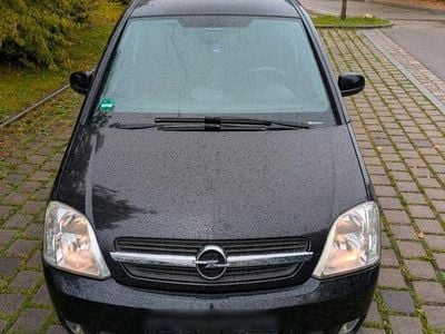 Schwarz Gebraucht 2004 Opel Meriva Van / Kleinbus | 2.000 € (Fairer Preis)