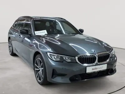 Gebraucht BMW 330e Sport Line 184 PS (135 kW) 2022 Mineralgrau metallic Kombi