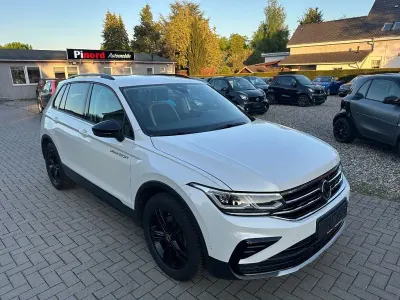Gebraucht VW Tiguan Sportline 150 PS (110 kW) 2022 Weiß SUV