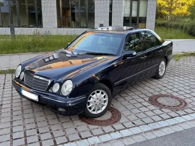 Gebraucht Mercedes E240 Elegance 170 PS (125 kW) 2001 Blau Limousine