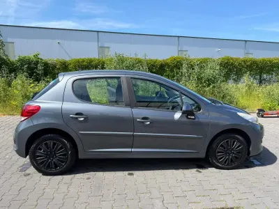 Gebraucht Peugeot 207 68 PS (50 kW) 2011 Grau Limousine