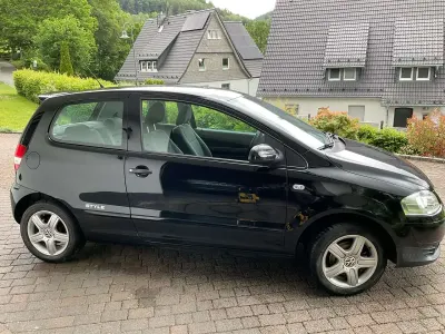 Gebraucht VW Fox Style 60 PS (44 kW) 2011 Schwarz Kleinwagen