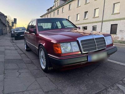 Second-hand Mercedes E230 132 CP (97 kW) 1992 Roșu Berlinǎ