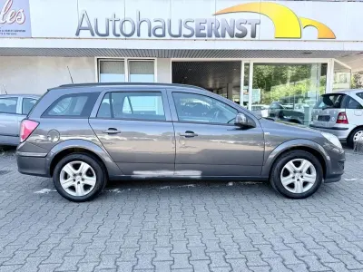 Gebraucht Opel Astra Edition 116 PS (85 kW) 2009 Grau Limousine