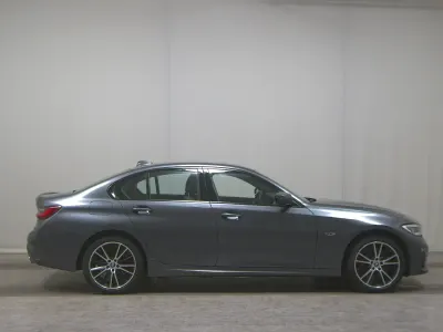 Gebraucht BMW 320e M Sport 204 PS (150 kW) 2021 Grau Limousine