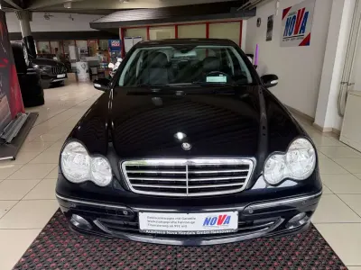 Używany Mercedes C320 Avantgarde 224 KM (164 kW) 2006 Czarny Sedan/Limuzyna