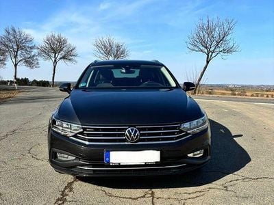 Gebraucht VW Passat Highline 150 PS (110 kW) 2022 Schwarz Kombi