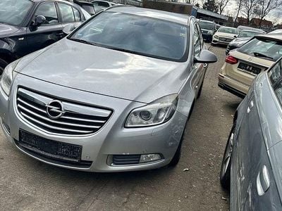 Gebraucht Opel Insignia Design Edition 160 PS (117 kW) 2011 Silber Kombi