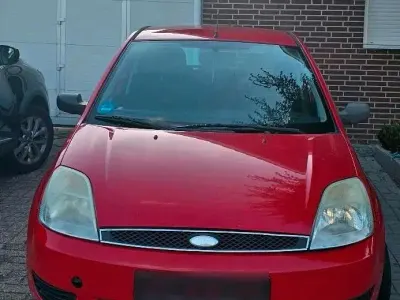 Gebraucht Ford Fiesta 68 PS (50 kW) 2005 Rot Kleinwagen