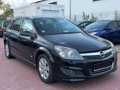 Usado Opel Astra Innovation 140 HP (102 kW) 2008 Preto Sedan