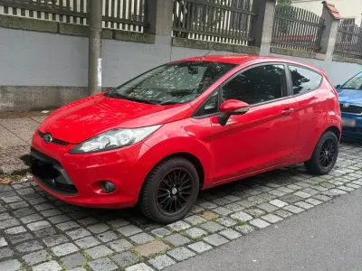 Gebraucht Ford Fiesta 82 PS (60 kW) 2009 Rot Kleinwagen