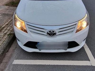 Gebraucht Toyota Avensis 132 PS (97 kW) 2013 Weiß Kombi