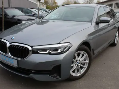 Gebraucht BMW 530 286 PS (210 kW) 2023 Skyscraper grau metallic Kombi