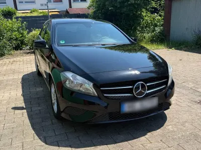Gebraucht Mercedes A180 122 PS (89 kW) 2013 Schwarz Kleinwagen