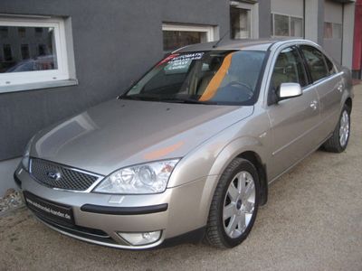 Gebraucht Ford Mondeo Ghia 146 PS (107 kW) 2004 Andere farbe metallic Limousine
