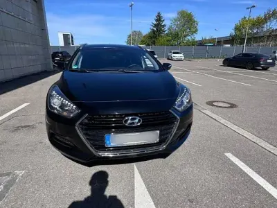 Gebraucht Hyundai i40 Classic 116 PS (85 kW) 2016 Schwarz Kombi