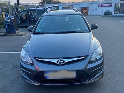 Gebraucht Hyundai i30 109 PS (80 kW) 2010 Grau Kombi
