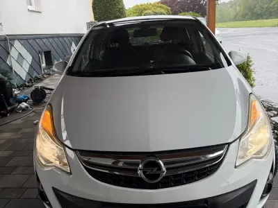 Gebraucht Opel Corsa 100 PS (73 kW) 2012 Weiß Kleinwagen