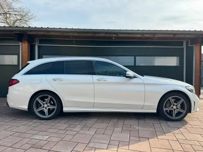 Używany Mercedes C300e AMG 204 KM (150 kW) 2016 Biały Kombi