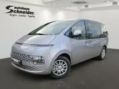 Używany Hyundai Staria Trend 177 KM (130 kW) 2024 Srebrny Minivan