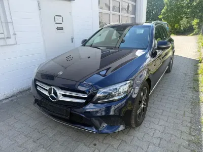 Gebraucht Mercedes C220 194 PS (142 kW) 2018 Blau Kombi