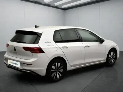 Gebraucht VW Golf VIII 150 PS (110 kW) 2025 Weiss Limousine