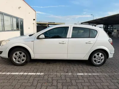 Gebraucht Opel Astra 120 PS (88 kW) 2009 Weiß Kombi
