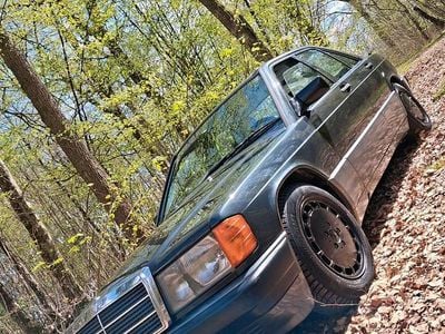 Second-hand Mercedes 190 118 CP (86 kW) 1988 Negru Berlinǎ