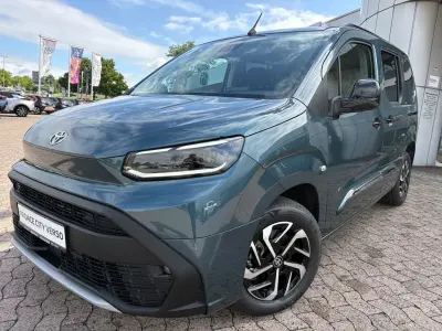 Neu Toyota Proace Verso City 110 PS (80 kW) 2026 Blau Kombi
