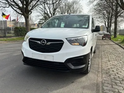 Second-hand Opel Combo Life Selection 110 CP (80 kW) 2019 Alb Monovolum