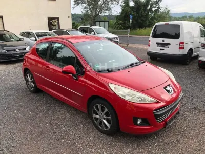 Gebraucht Peugeot 207 Premium 120 PS (88 kW) 2012 Rot Limousine