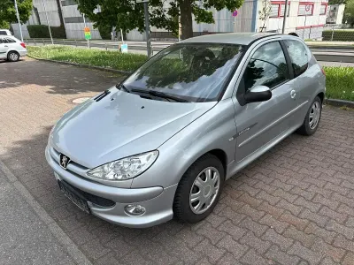 Gebraucht Peugeot 206 90 PS (66 kW) 2006 Silber Kleinwagen