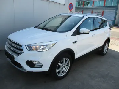 Begagnad Ford Kuga Trend 120 HK (88 kW) 2018 Vit SUV