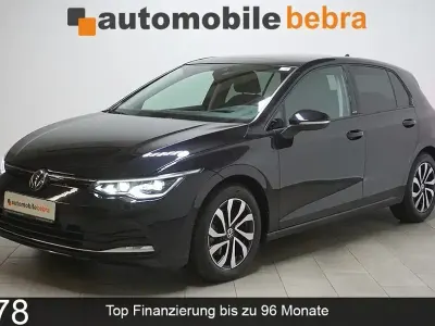 Używany VW Golf VIII Active 150 KM (110 kW) 2022 Czarny Sedan/Limuzyna
