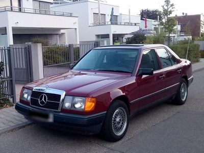 Second-hand Mercedes E230 132 CP (97 kW) 1989 Roșu Berlinǎ