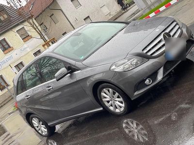 Gebraucht Mercedes B200 156 PS (114 kW) 2012 Silber Van / Kleinbus