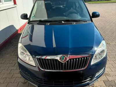 Gebraucht Skoda Fabia 51 PS (37 kW) 2011 Blau Kleinwagen