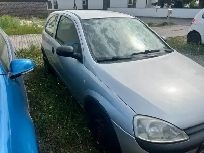 Używany Opel Corsa 43 KM (31 kW) 2002 Srebrny Hatchback