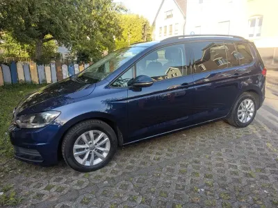 Gebraucht VW Touran Comfortline 150 PS (110 kW) 2015 Blau Van / Kleinbus