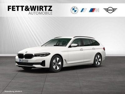 Gebraucht BMW 520 Efficient Dynamics 190 PS (139 kW) 2022 Mineralweiß metallic Kombi