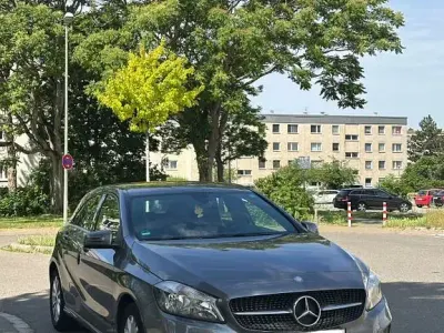 Gebraucht Mercedes A180 Edition 122 PS (89 kW) 2016 Grau Limousine