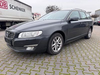 Grau Gebraucht 2015 Volvo V70 Summum Kombi | 17.780 €