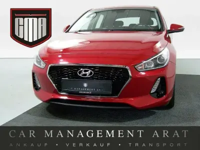 Gebraucht Hyundai i30 Trend 120 PS (88 kW) 2018 Scarlet red Limousine