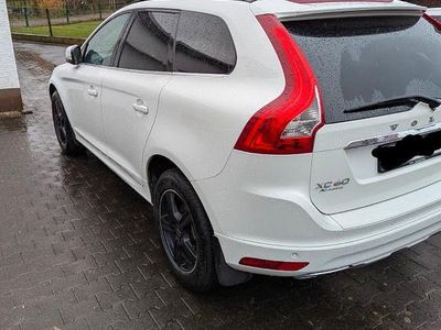 Gebraucht Volvo XC60 Momentum 190 PS (139 kW) 2015 Weiß SUV